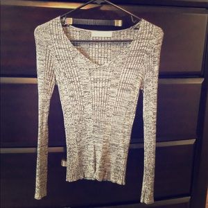 Grey v neck long sleeve top